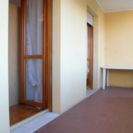 Flat For 6 Guests In A Lovely شقة *