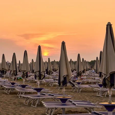 Flat For 6 Guests In A Lovely * Bibione