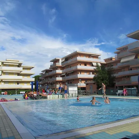 Flat For 6 Guests In A Lovely * Bibione
