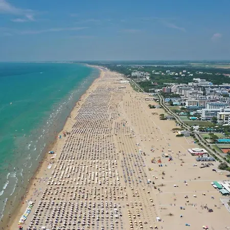 Flat For 6 Guests In A Lovely * Bibione